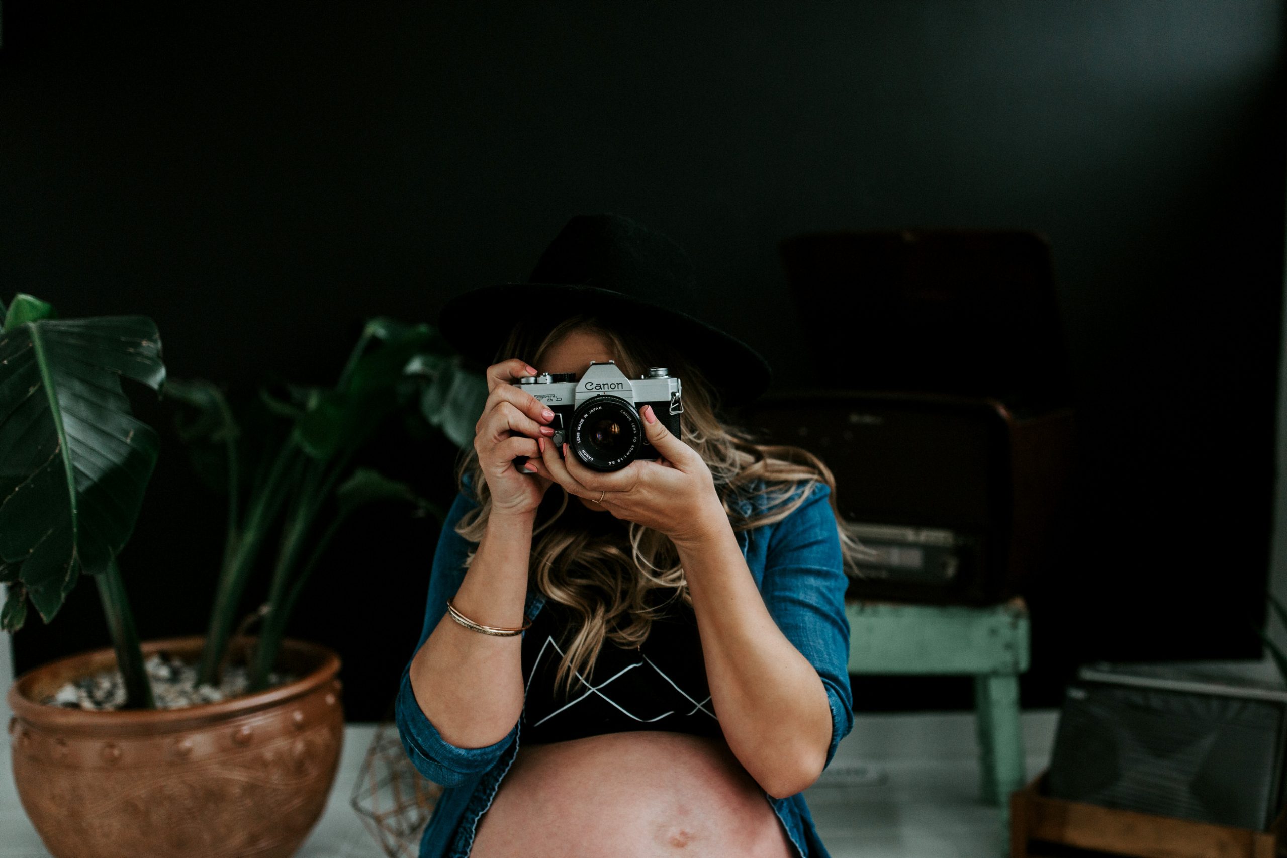 Boho maternity session edmonton photographer 